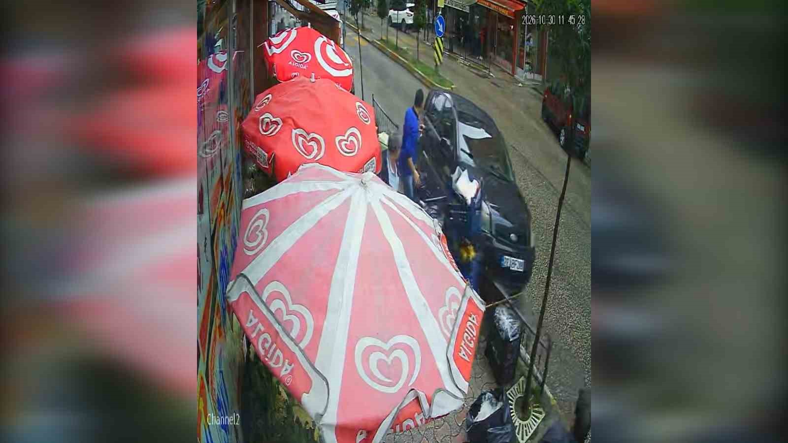 Giresun’da bariyerlere çarpan otomobil kazaya neden oldu: 3 yaralı